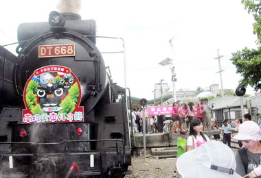 南投火車好多節盛大開幕大批遊客湧入(圖)