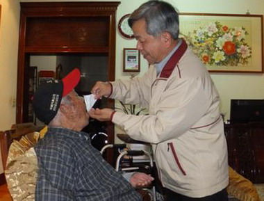 竹山鎮民陳獻武獲全國孝行獎(圖)