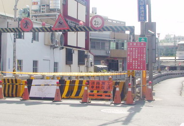 大甲區甲后路地下道施工封閉道路(圖)