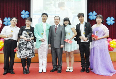 高雄關稅局辦歌唱比賽慶祝稅務節(圖)