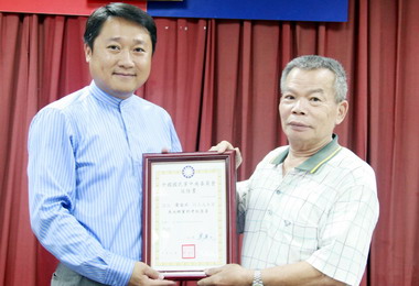 國民黨召開委員會頒發考紀委員聘書(圖)