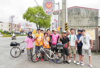 斗南分局鐵馬補給站獲車隊青睞(圖)