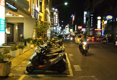 新堀江商圈設置機車月票停車區(圖)