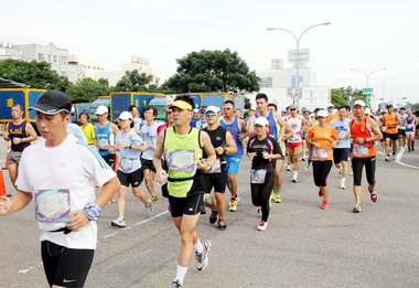台南府城仲夏夜浪漫星光馬拉松開跑(圖)