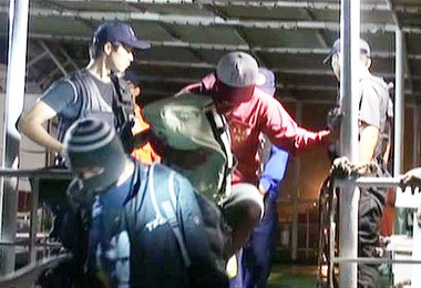 高雄菲籍漁工持刀逞兇海巡百浬攻堅(圖)