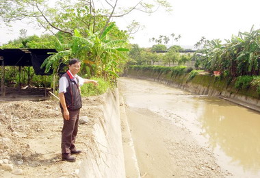 竹山受颱風影響溪流回堵林明溱前往察看(圖)