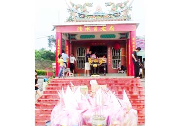台中清水月老廟與無極天凰寺舉行普度(圖)