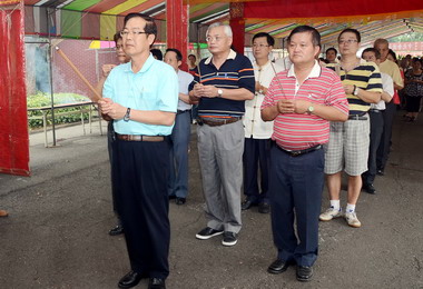 南投肉品市場辦普度法會(圖)