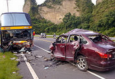 台灣中油公司贈偏鄉學校再生電腦(圖)