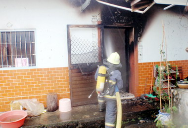 竹山鯉南路59號住宅暗夜大火幸無人傷亡(圖)