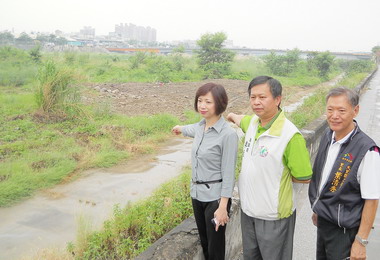 承包商將廢棄土堆置頭汴溪河立委：清除(圖)