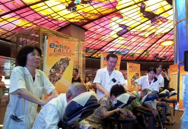 e網情深愛盲胞手護希望上網找(圖)