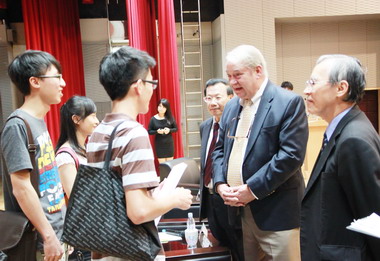 「威爾剛之父」穆拉德到亞洲大學演講(圖)