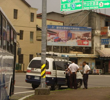 竹山自強路發生客運與機車相撞車禍(圖)