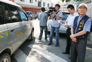 台中潭子國小接送車聯合稽查(圖)