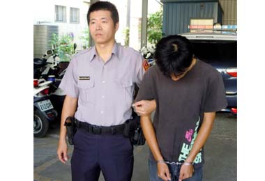 台中機警行員報警逮獲詐騙集團車手(圖)