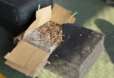 高雄查獲私梟乾香菇絲(圖)