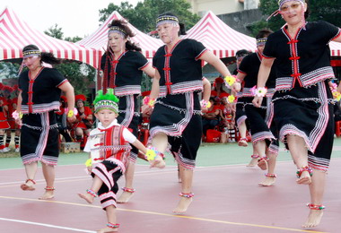 苗栗道卡斯族牽田祭新港國小登場(圖)