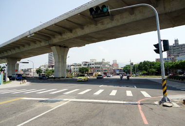 台中十甲路口少有路燈光線昏暗車禍多(圖)