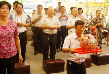 包公爺聖誕熱鬧滾滾(圖)