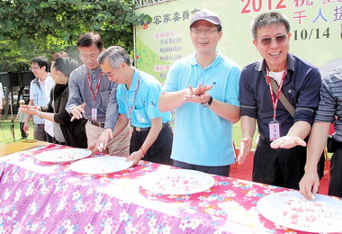 吳志揚主持桃園客家文化節千人搓湯圓(圖)