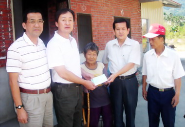 台灣天慈同心會助清寒家庭暫度難關(圖)