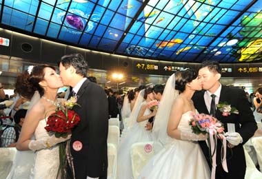 中鋼集團結婚鄒若齊為新人福證(圖)