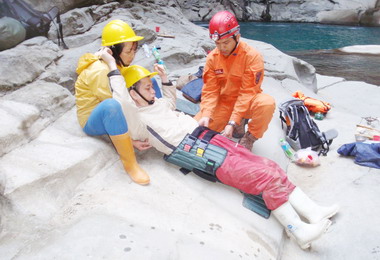 電視台記者探訪太極峽谷受傷已送醫治療(圖)