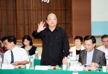 胡志強與各高中職校長座談協助解決問題(圖)