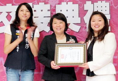 張嘉郡接任青工總會長期許突破再突破(圖)