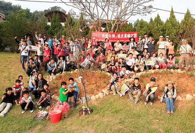 桃米社區紙教堂賞蝶遊客印象深(圖)