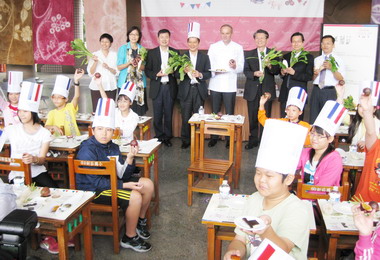 高雄法國米其林三星主廚走入校園(圖)