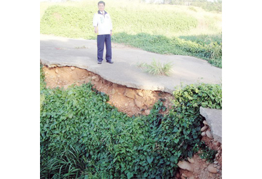 清水番仔城農路3個月前路基掏空仍未搶通(圖)