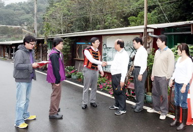 重建會執行長陳振川關心邵族發展(圖)
