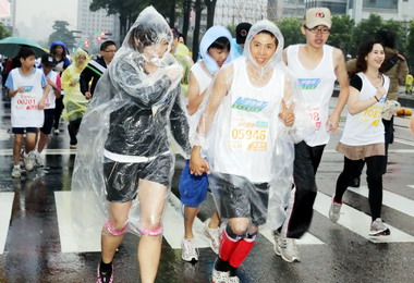 台中舒跑杯開跑五萬多人參與(圖)