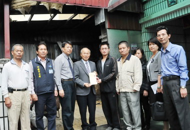 台灣省主席林政則慰問中壢市火災受災戶(圖)