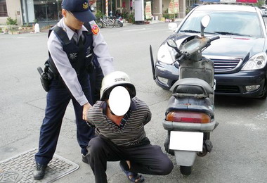 斗六警勤區查察落實查獲竊盜與通緝犯(圖)