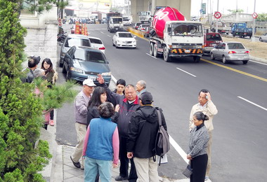 台74線大里元堤路段通車後狀況連連(圖)