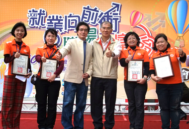 勞工局頒溫馨服務獎  表揚最佳就服員(圖)