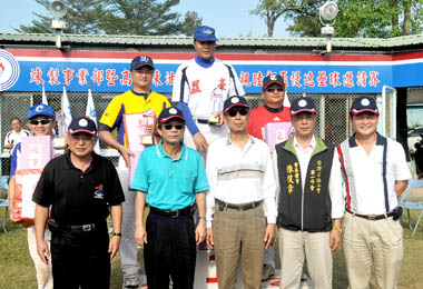 高雄煉油廠辦敦親睦鄰盃慢速壘球賽(圖)