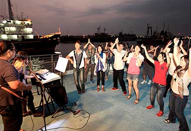 高雄觀光遊輪推出遊港享優惠(圖)