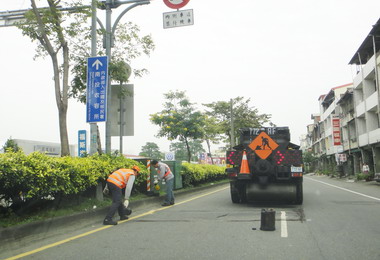 草屯新豐里中正路顛簸路面拖20年才修補(圖)