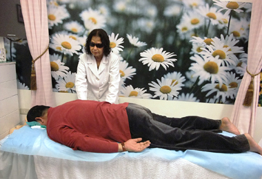 視障按摩院「老店新開逗陣來抓龍」(圖)