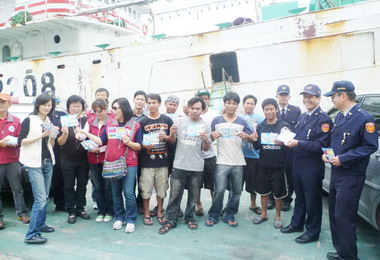 海洋局製作外語文宣外籍船員熱烈迴響(圖)