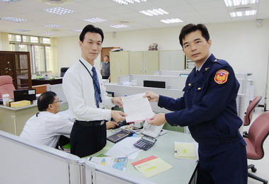 斗六派出所至金融機構宣導反詐騙(圖)