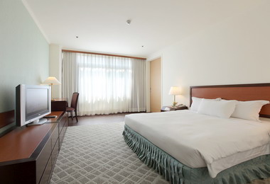 高雄福華歡慶南岡山捷運通車(圖)