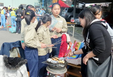 水里國小辦期末親子大會烤(圖)