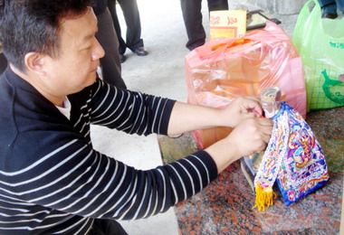 鹿谷水仔尾五座福德土地公更換新衣(圖)