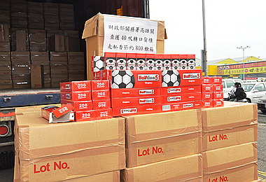 高雄關查獲轉口貨櫃匿藏洋菸走私(圖)