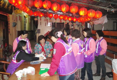 雙冬消防分隊進行宮廟防火宣導(圖)